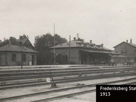 Frederiksberg Station set fra sporene oktober 1913.jpg